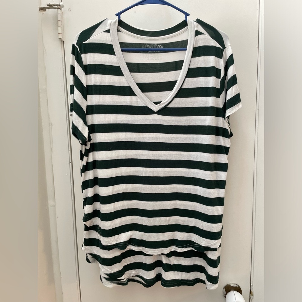 Latched Mama Nursing V-Neck, size XL